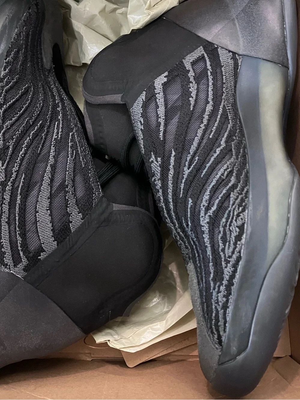 Adidas Yeezy QNTM Onyx Size 7.5